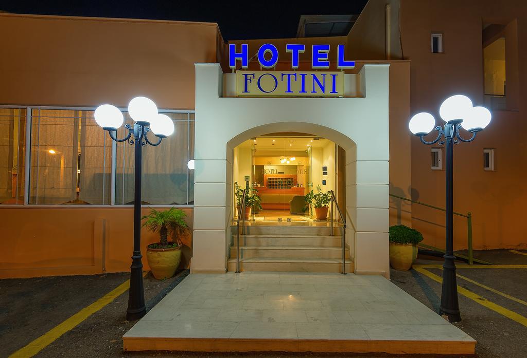 Hotel Fotini Каламата Экстерьер фото